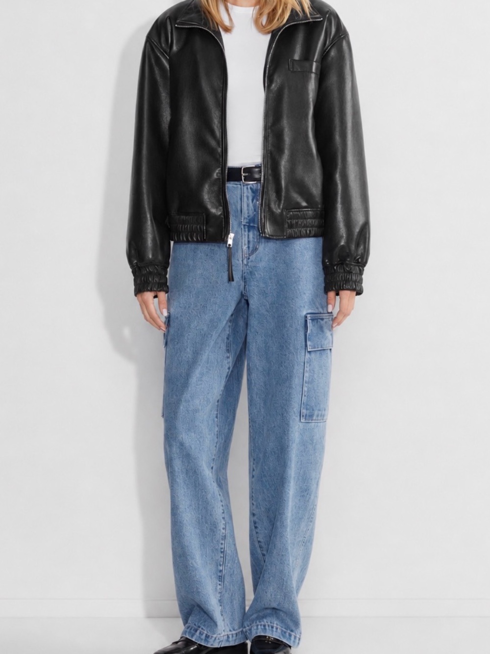 Aritzia WILFRED Strut Wide Cargo Barrel Leg Jeans Size 31 No Stress Light Blue